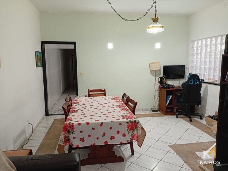 Casa com Piscina e Edícula em Terreno de 200 m² | Tupi