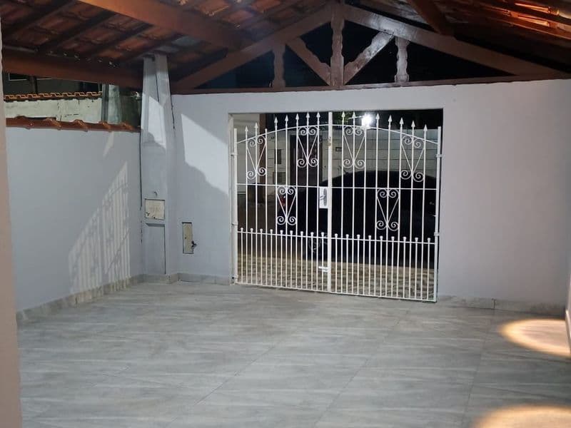 Casa Reformada com 2 Dormitórios e Churrasqueira | Melvi